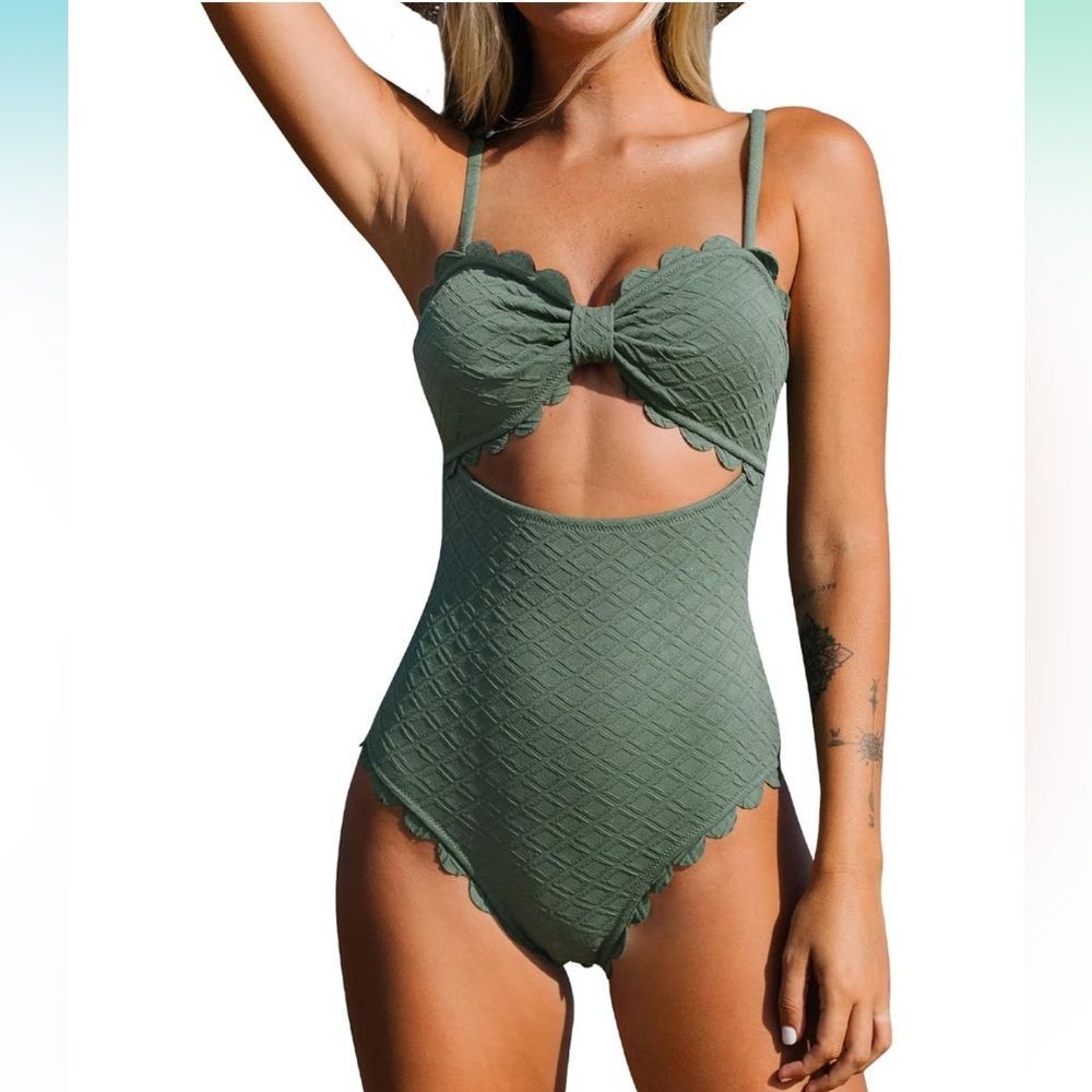 NWT CUPSHE women’s one piece swimsuit sexy cut out scallop trim bathing suit XS